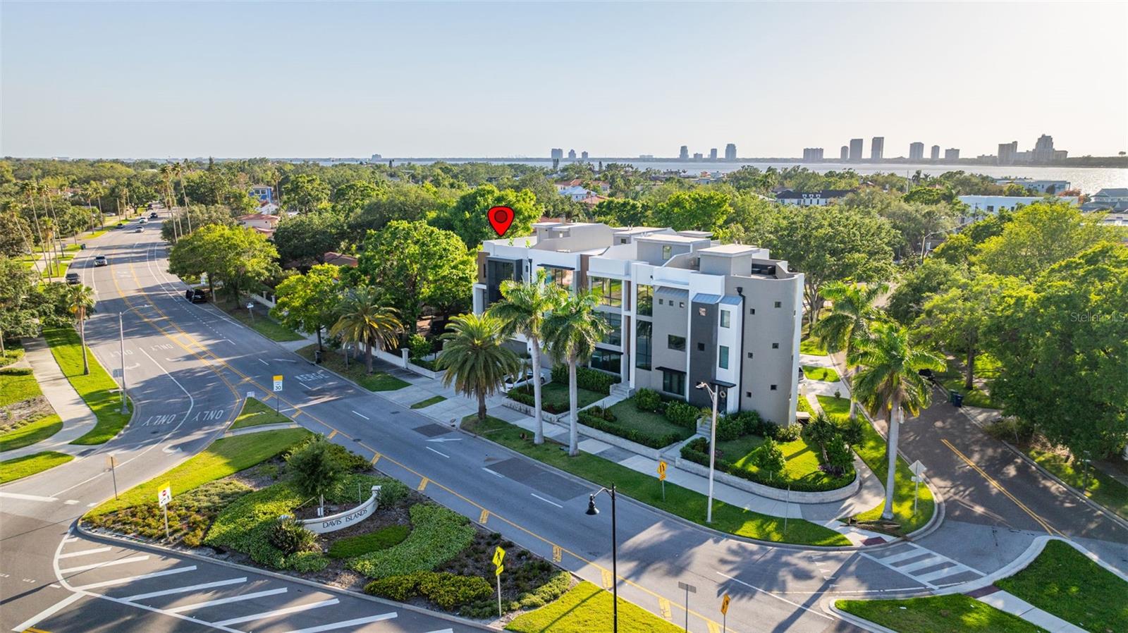 98 W DAVIS BLVD, TAMPA, FL, 33606