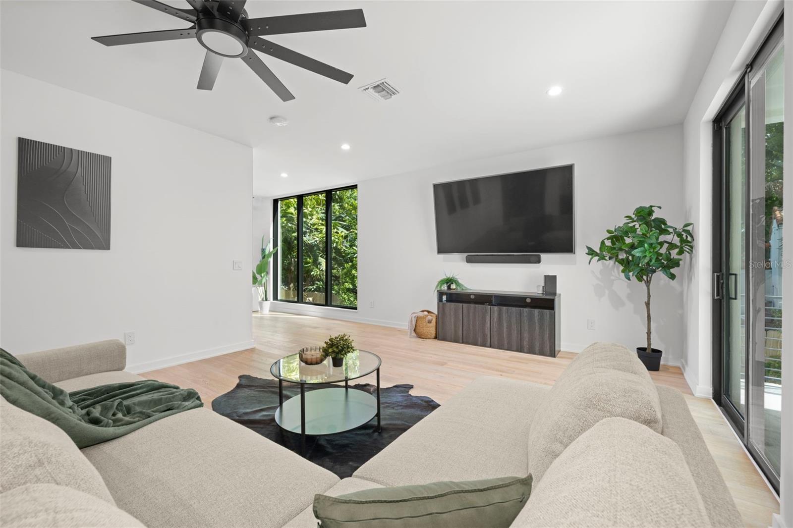 98 W DAVIS BLVD, TAMPA, FL, 33606