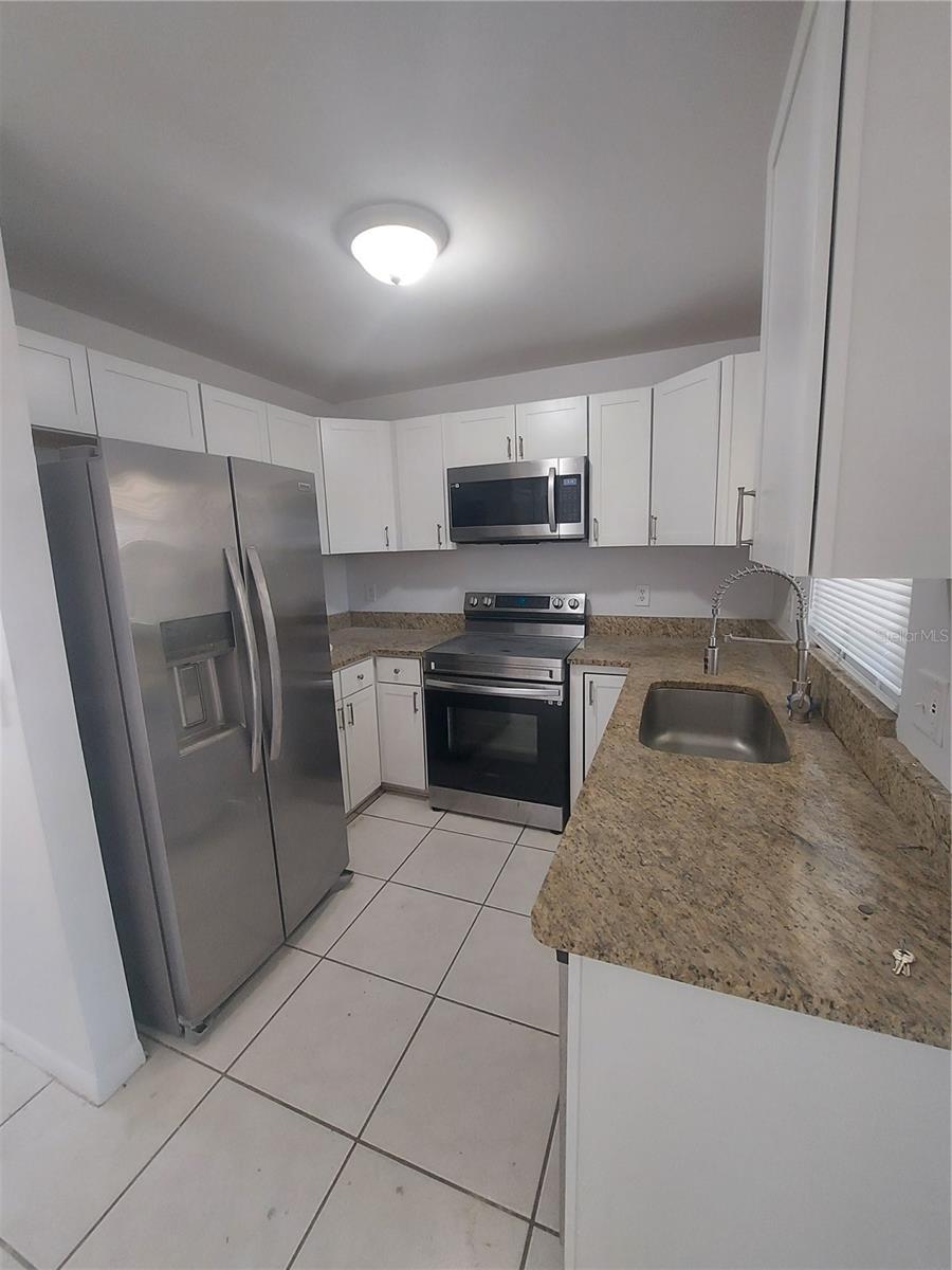 2449 E LAKE DR, DELAND, FL, 32724