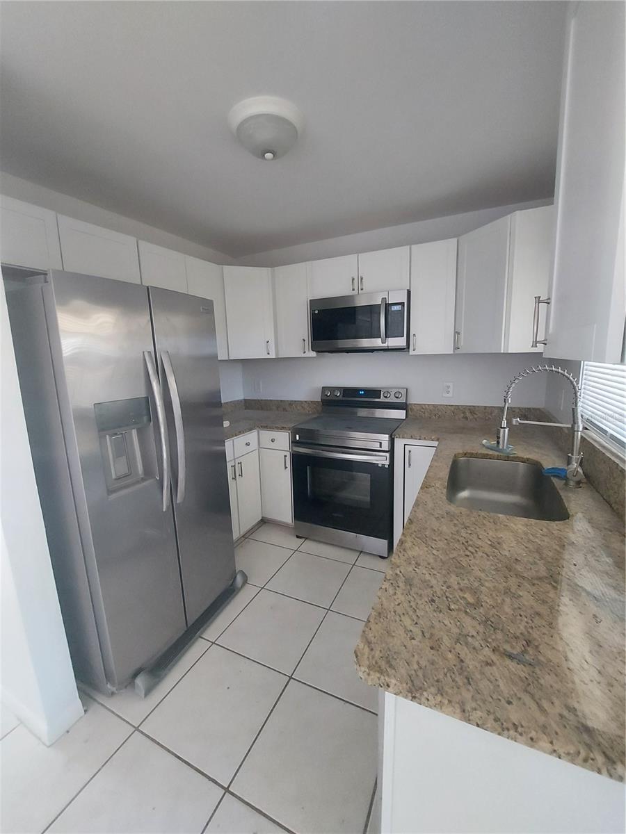2449 E LAKE DR, DELAND, FL, 32724