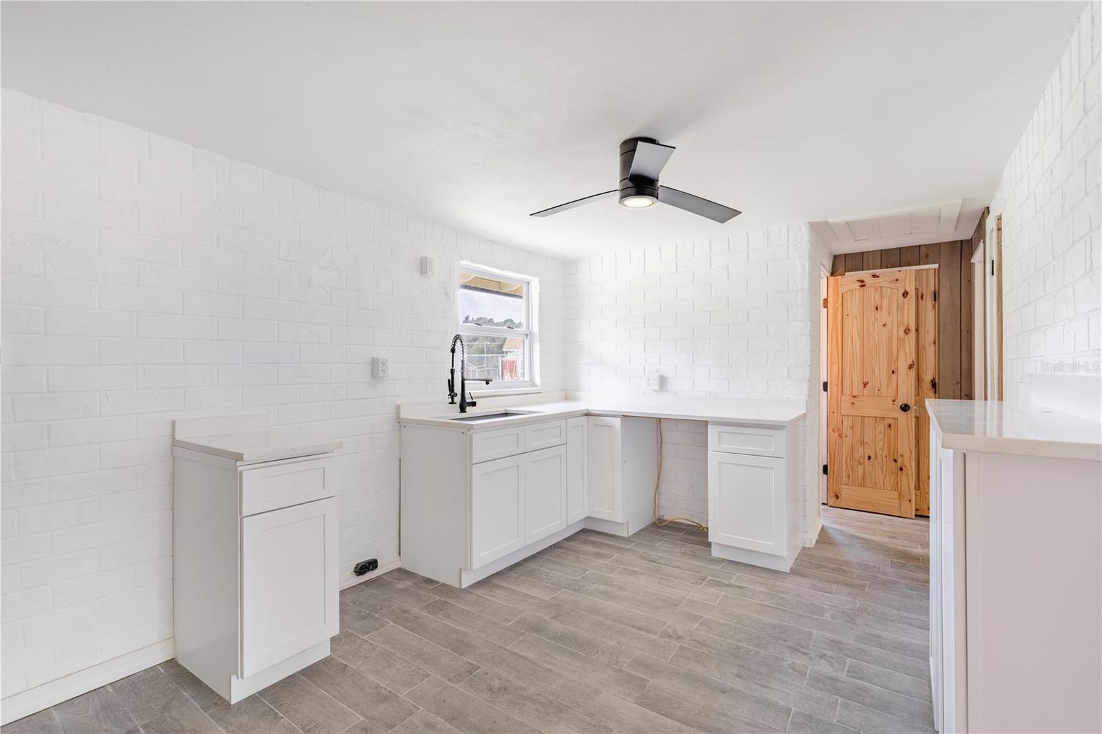 7020 SCOTT AVE, MOUNT DORA, FL, 32757