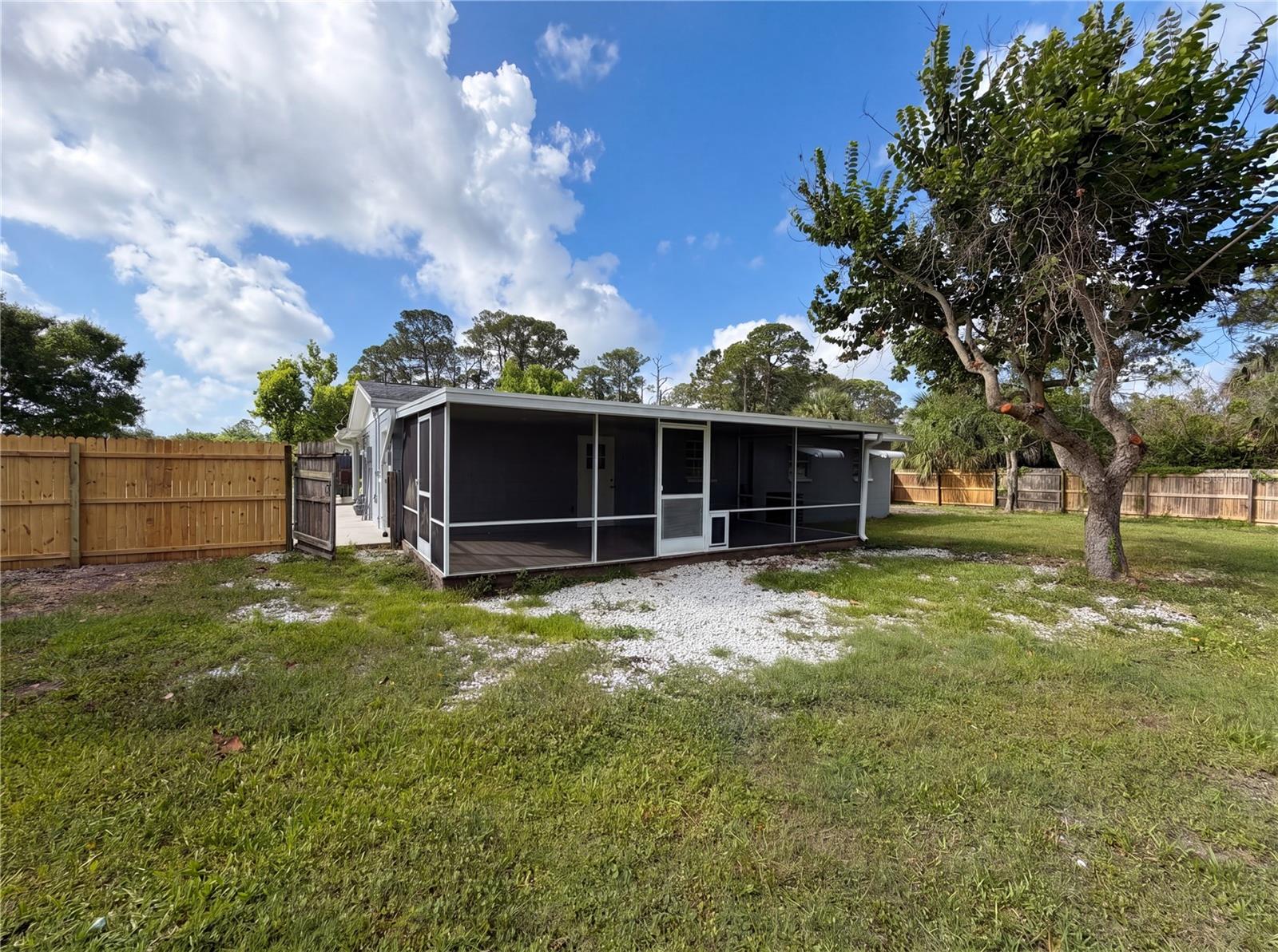 1057 LAKEMOOR BLVD, ROCKLEDGE, FL, 32955