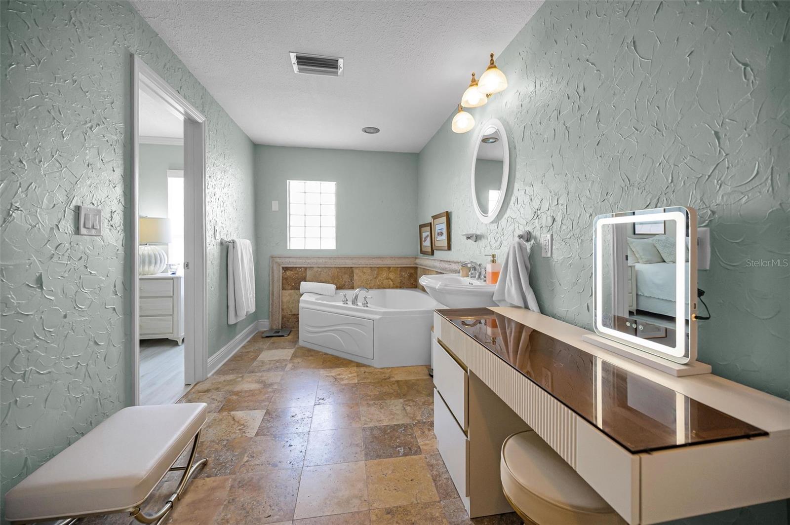 111 17TH ST, BELLEAIR BEACH, FL, 33786