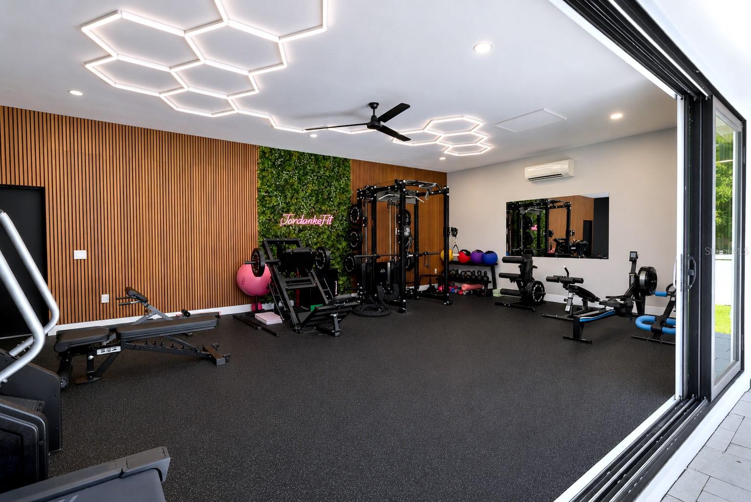 9208 BAY HILL BLVD, ORLANDO, FL, 32819