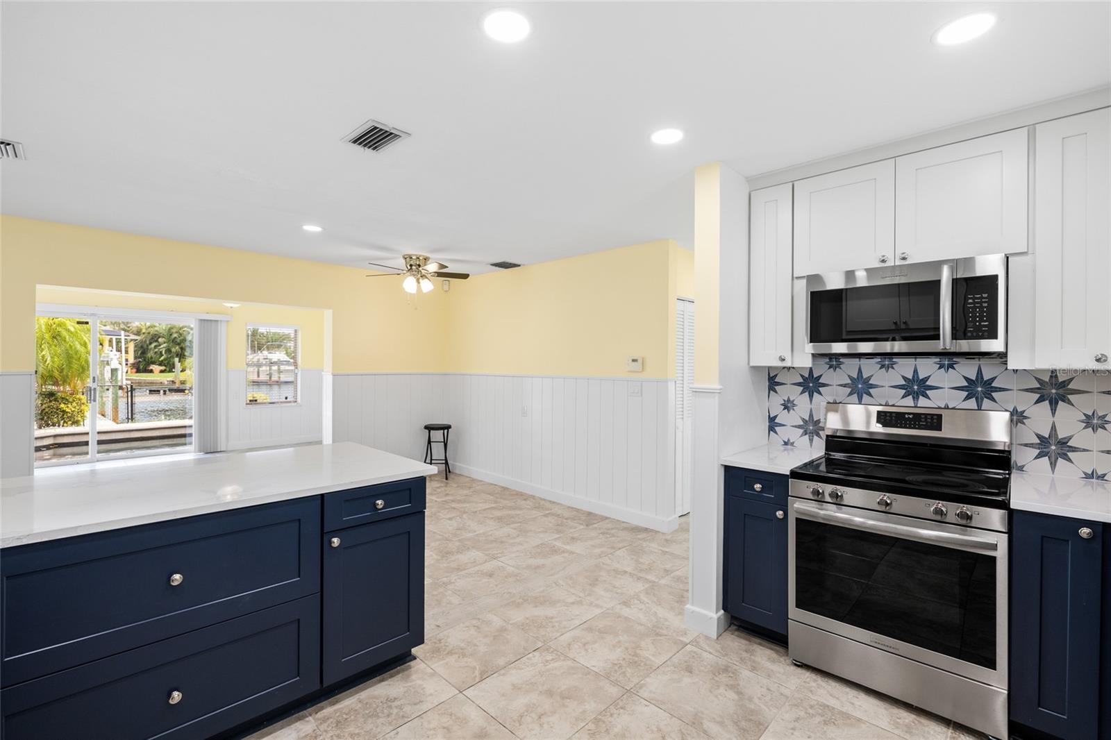 5541 BAYOU GRANDE BLVD NE, ST PETERSBURG, FL, 33703
