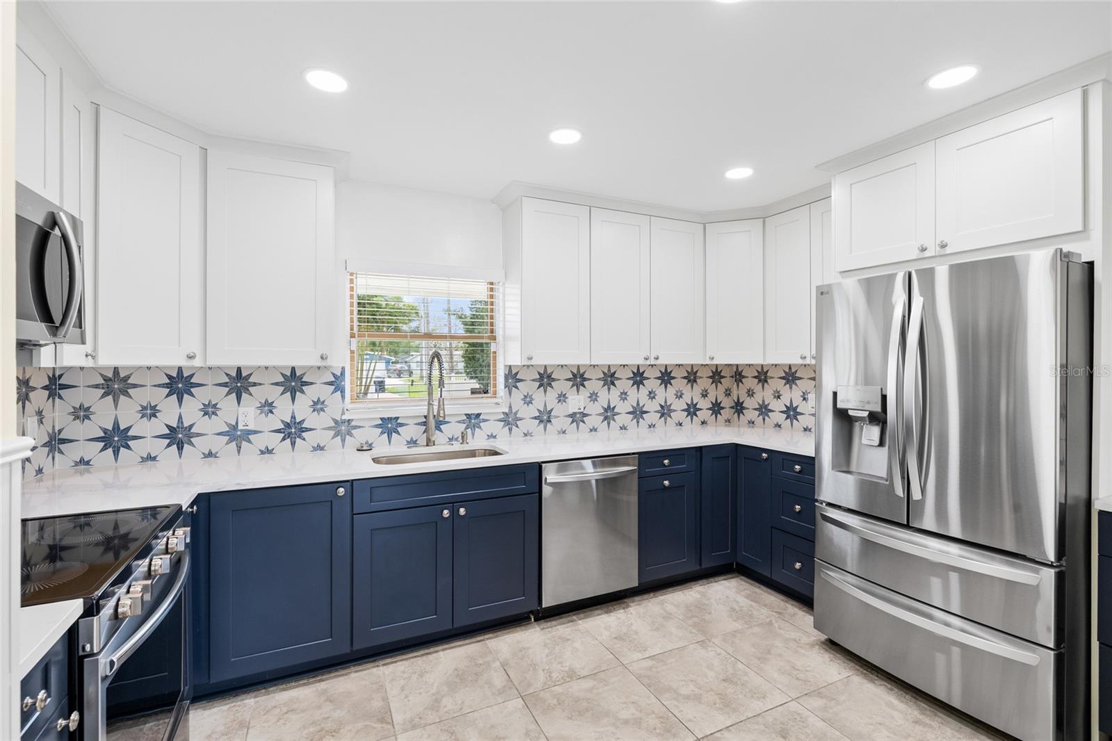 5541 BAYOU GRANDE BLVD NE, ST PETERSBURG, FL, 33703