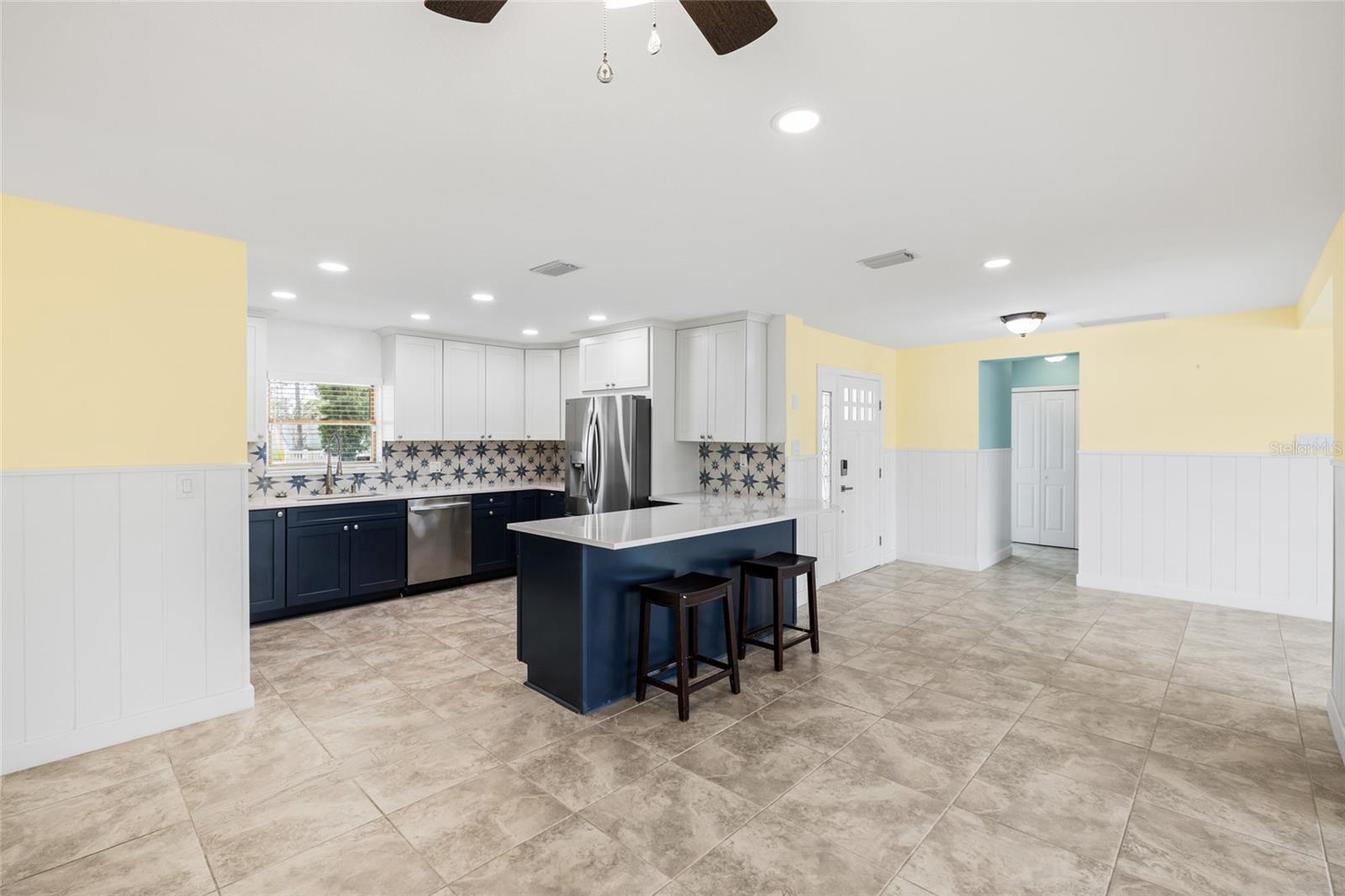 5541 BAYOU GRANDE BLVD NE, ST PETERSBURG, FL, 33703