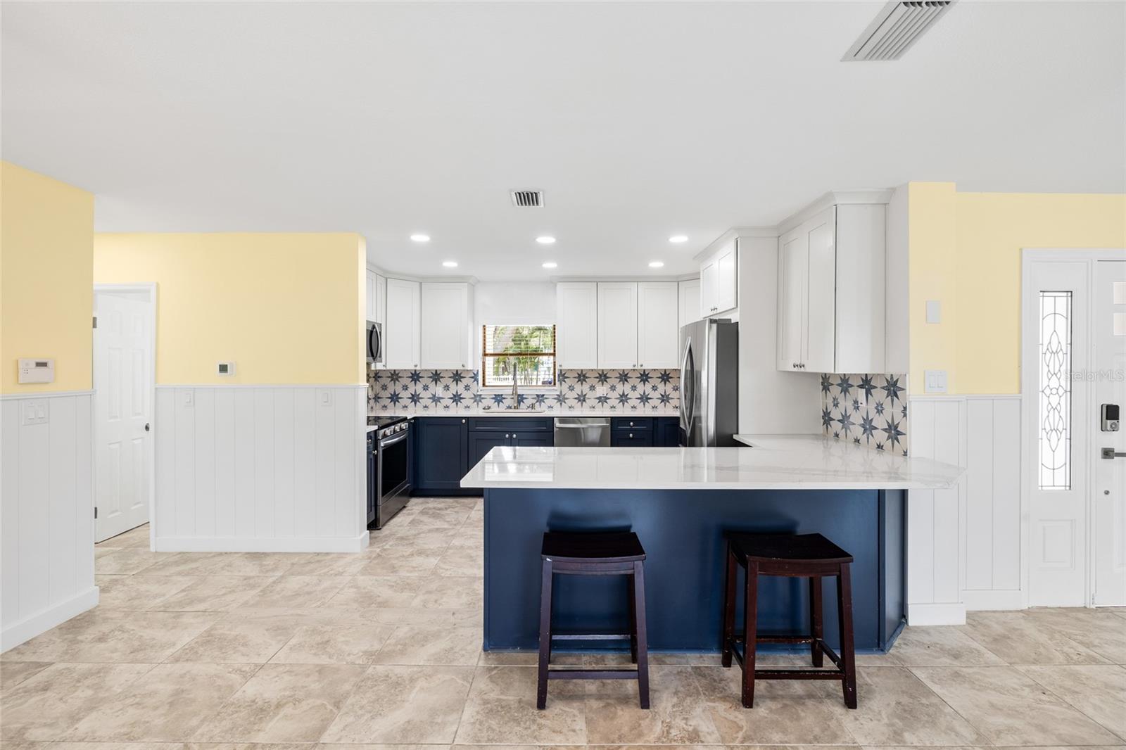 5541 BAYOU GRANDE BLVD NE, ST PETERSBURG, FL, 33703