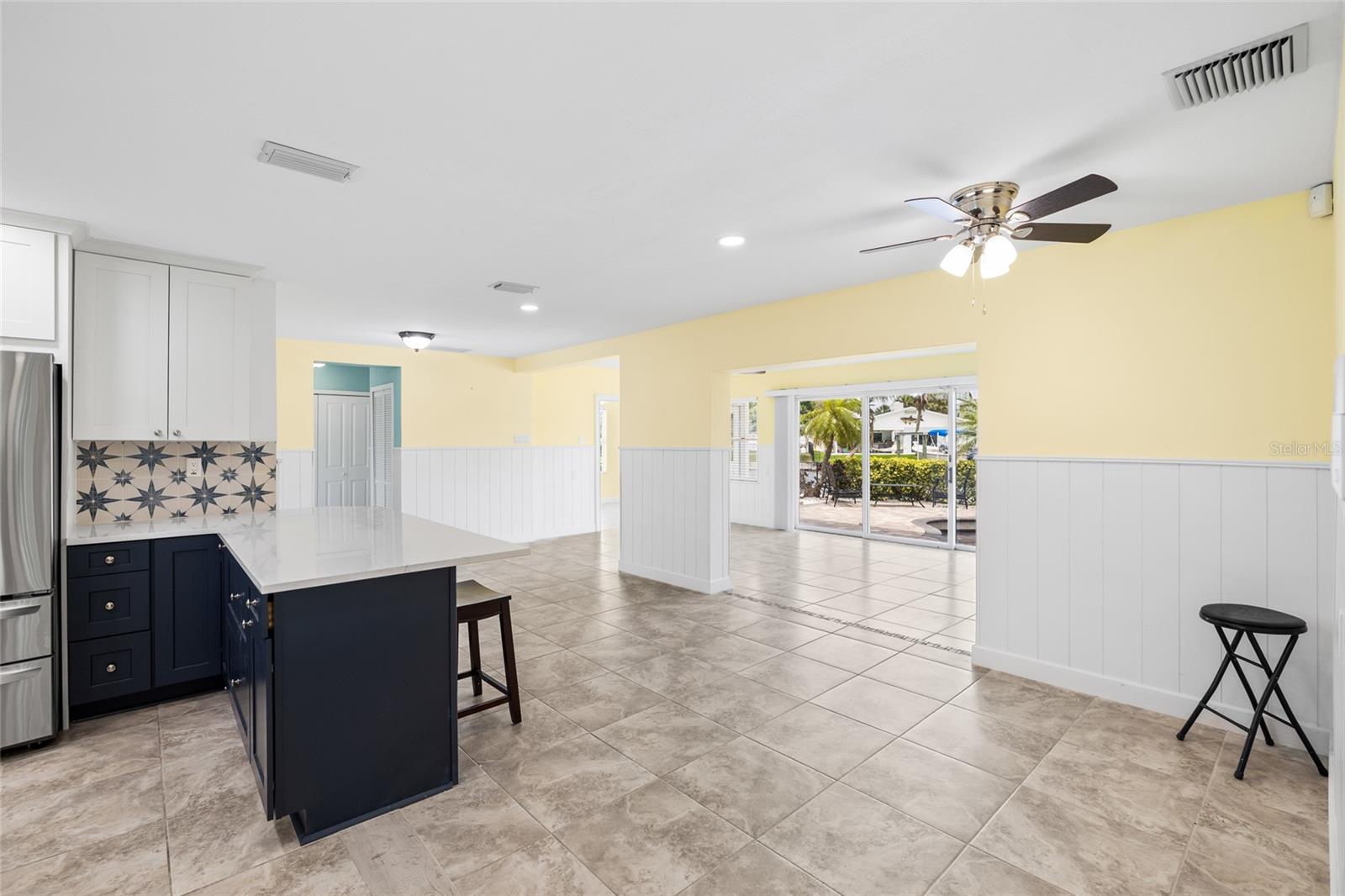 5541 BAYOU GRANDE BLVD NE, ST PETERSBURG, FL, 33703