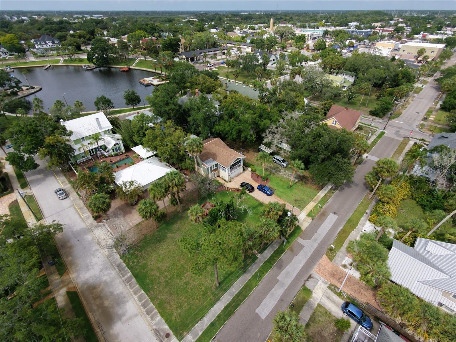 LEMON ST, TARPON SPRINGS, FL, 34689