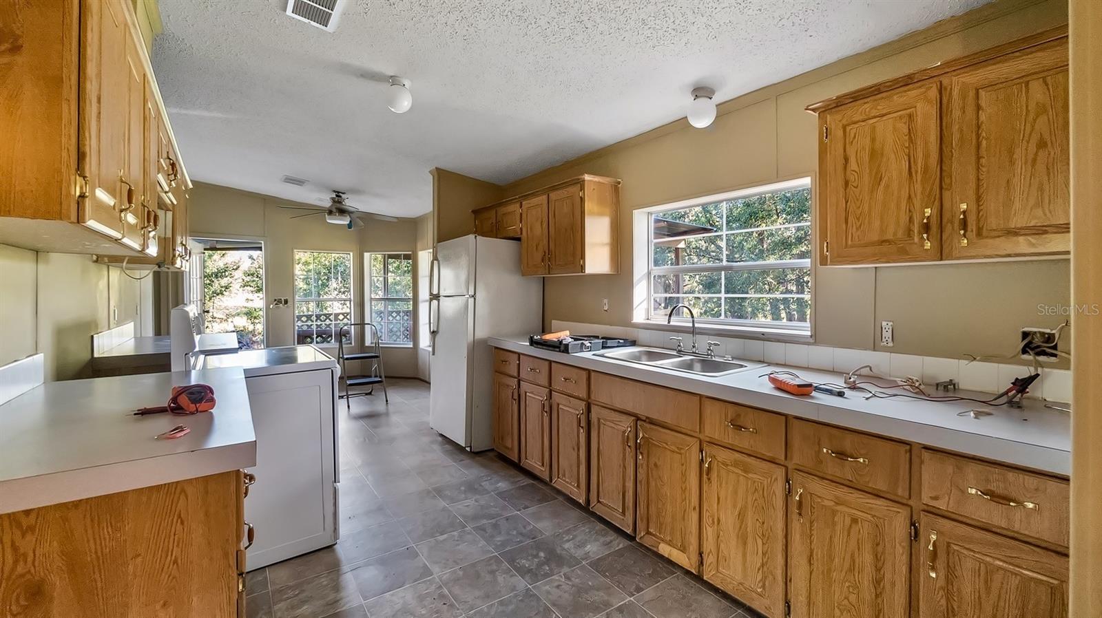 23158 LOOP RD, GROVELAND, FL, 34736