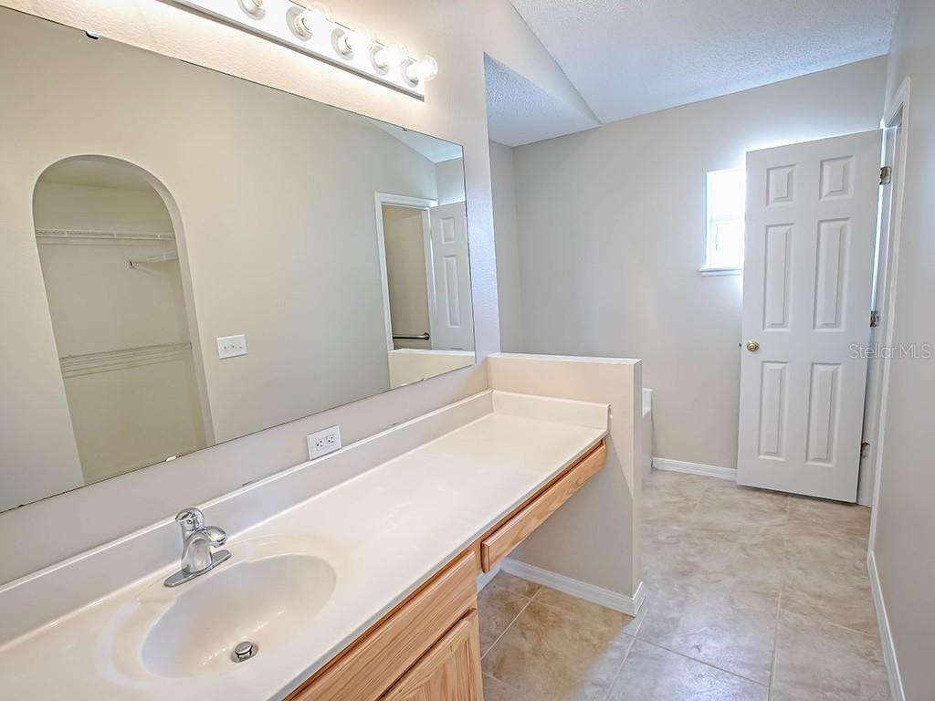 2139 SANDRIDGE CIR, EUSTIS, FL, 32726