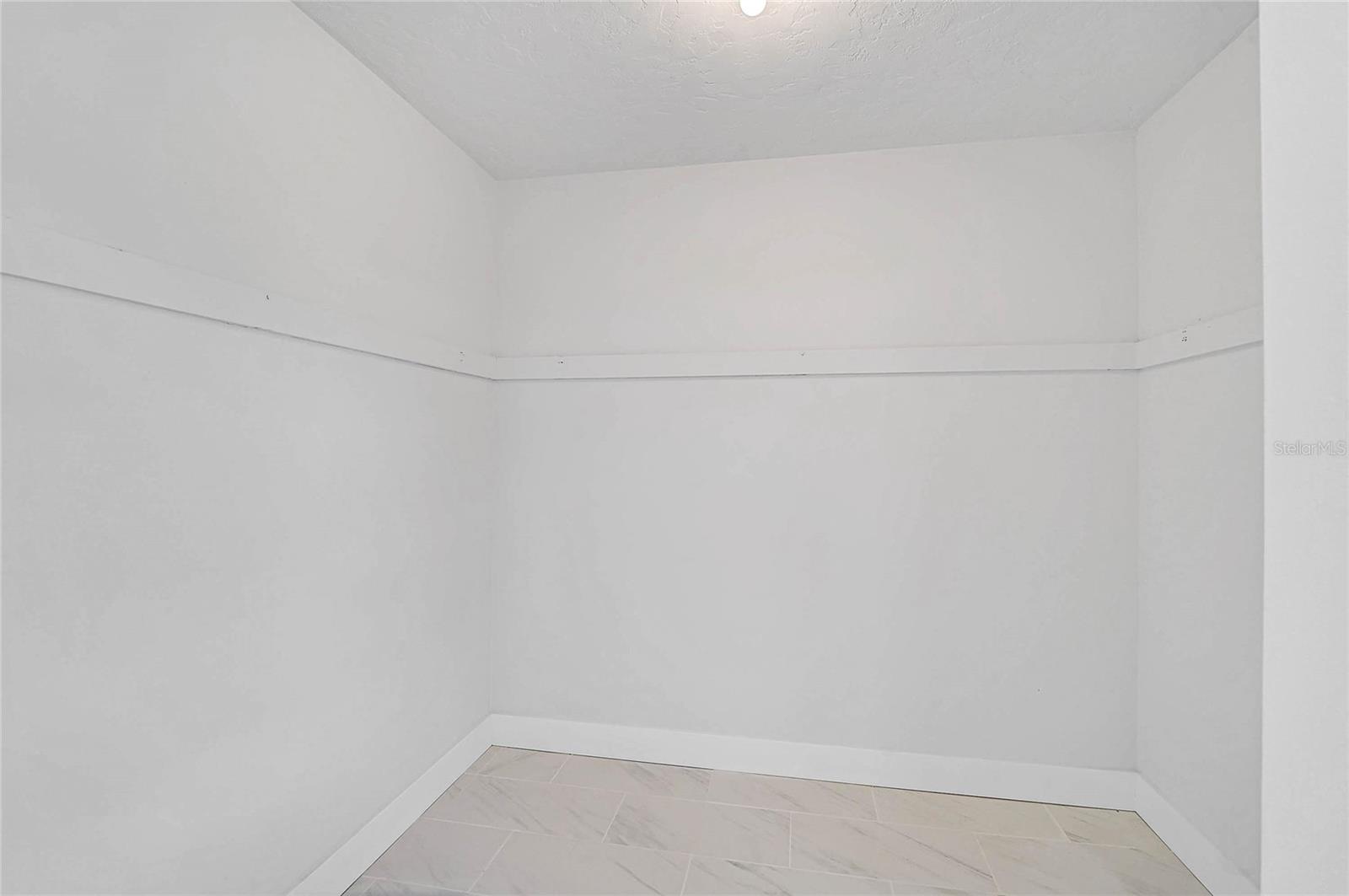 3215 PINE VALLEY DR, SARASOTA, FL, 34239