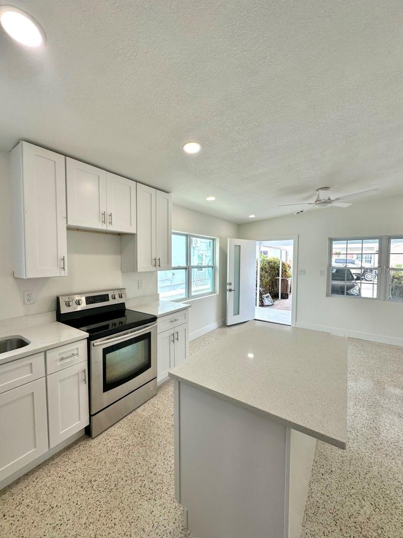 14147 PALM ST #2, MADEIRA BEACH, FL, 33708