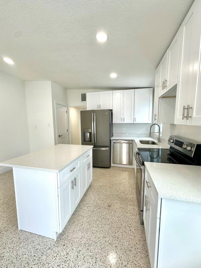 14147 PALM ST #2, MADEIRA BEACH, FL, 33708