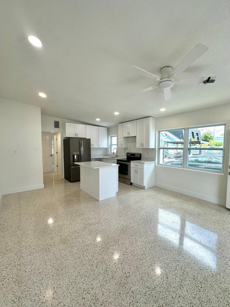 14147 PALM ST #2, MADEIRA BEACH, FL, 33708
