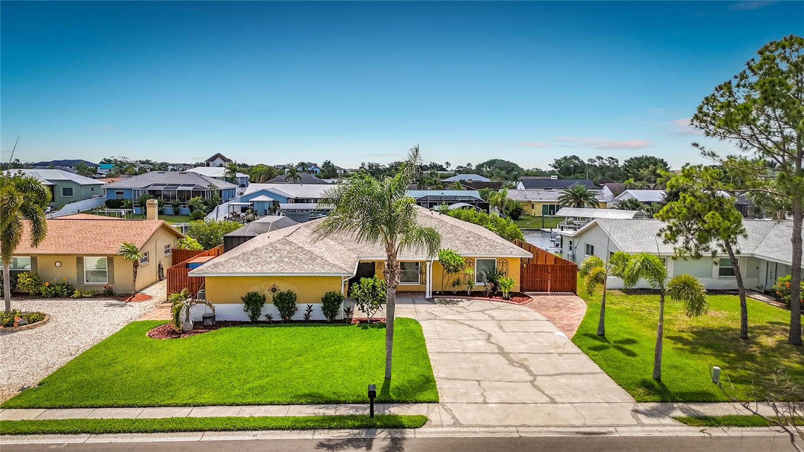 6517 SOLITAIRE PALM WAY, APOLLO BEACH, FL, 33572