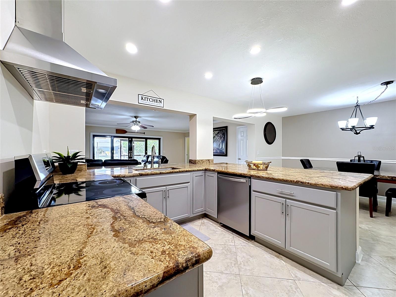 6517 SOLITAIRE PALM WAY, APOLLO BEACH, FL, 33572