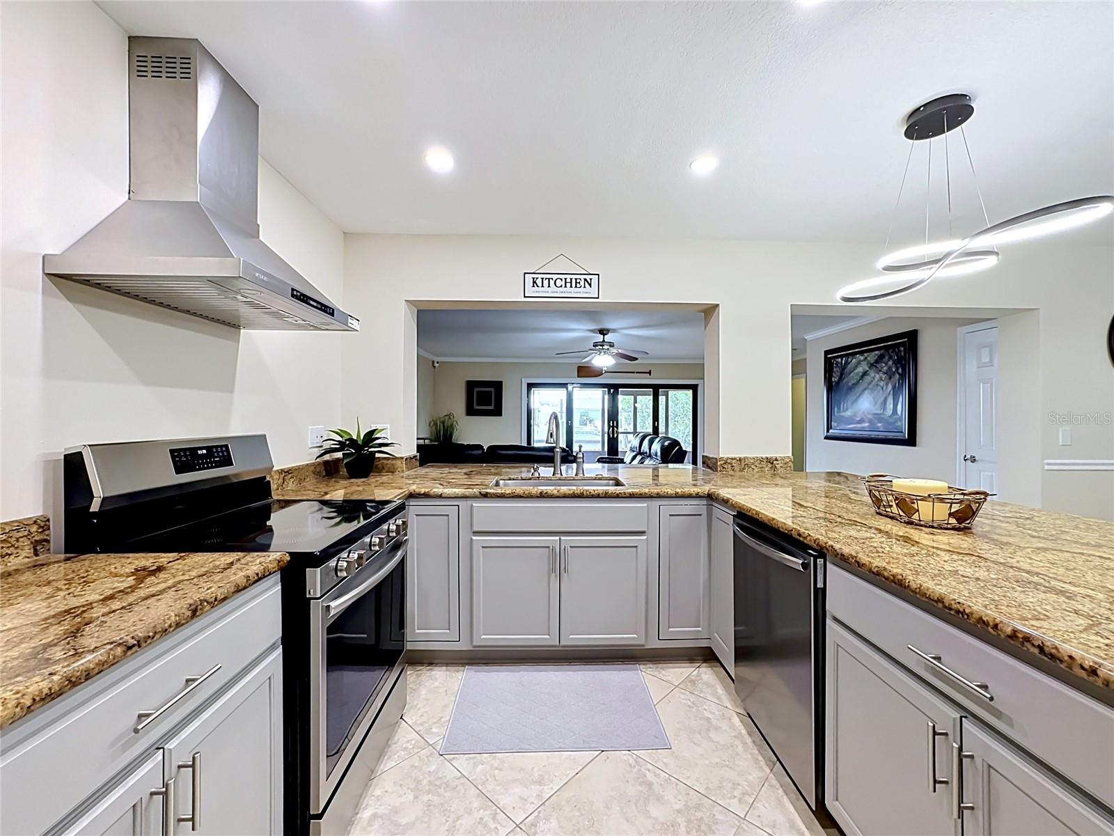 6517 SOLITAIRE PALM WAY, APOLLO BEACH, FL, 33572