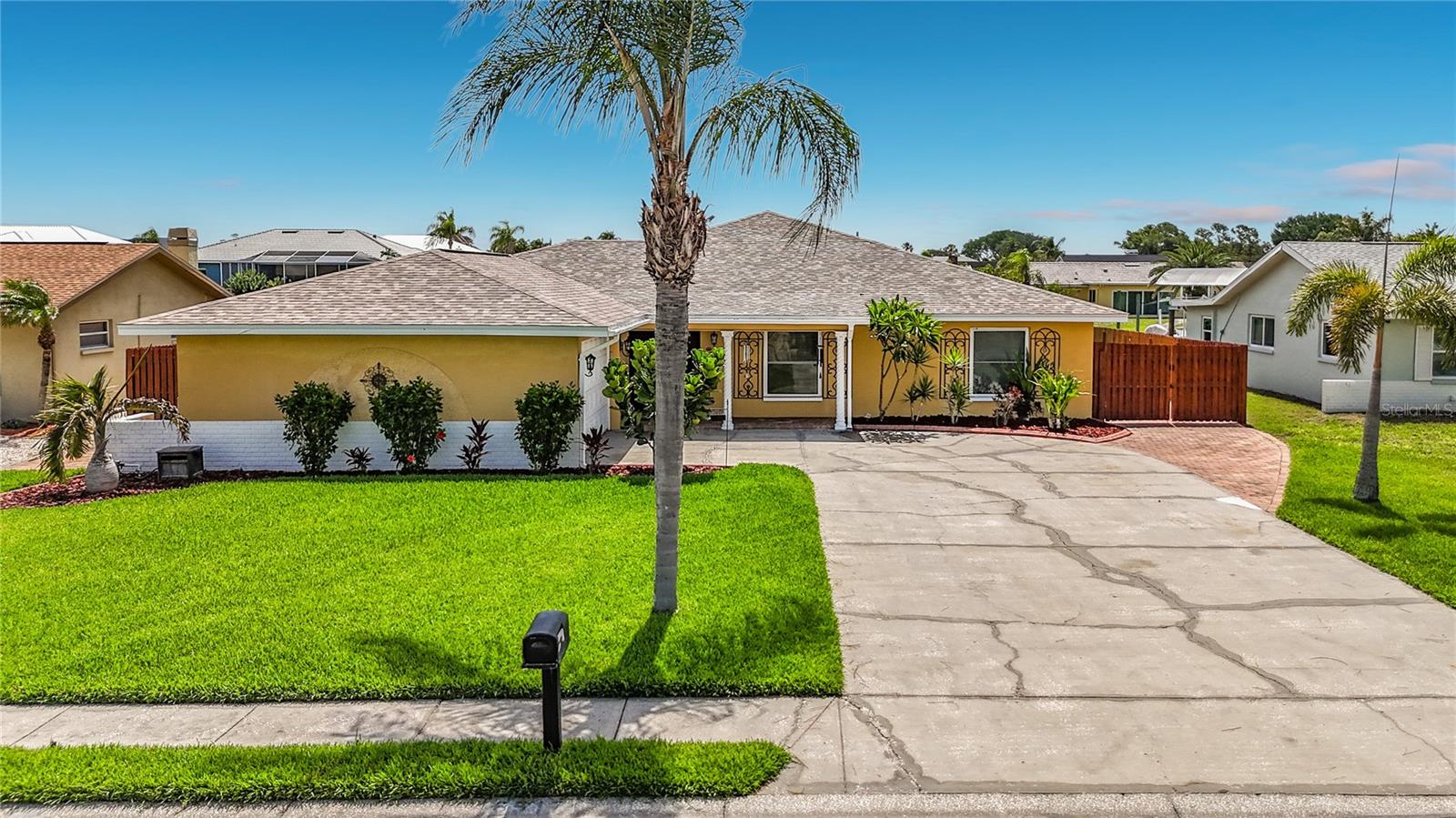 6517 SOLITAIRE PALM WAY, APOLLO BEACH, FL, 33572
