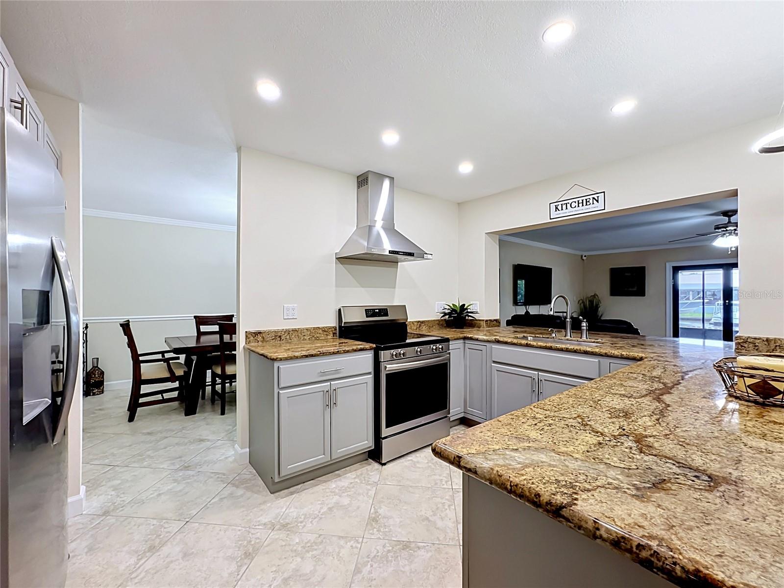 6517 SOLITAIRE PALM WAY, APOLLO BEACH, FL, 33572