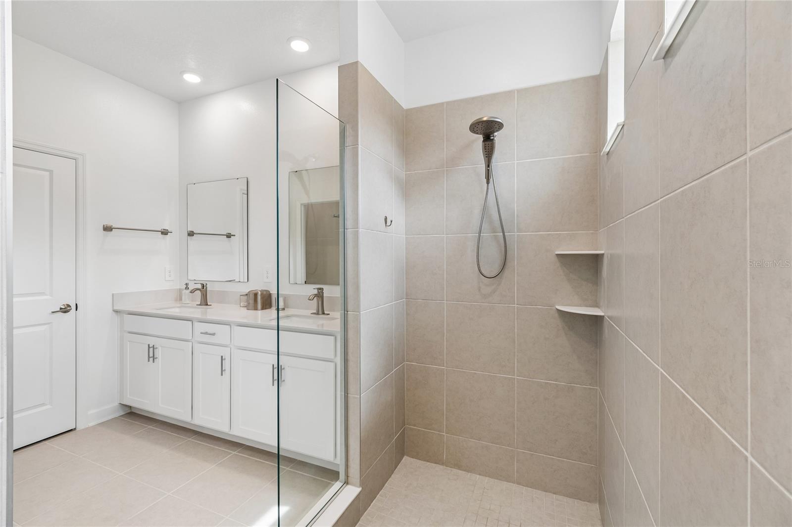 5352 DAGENHAM DR, DAVENPORT, FL, 33837
