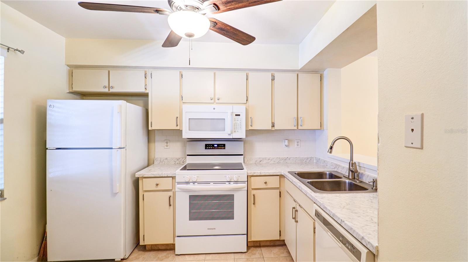 3399 MERMOOR DR #207, PALM HARBOR, FL, 34685