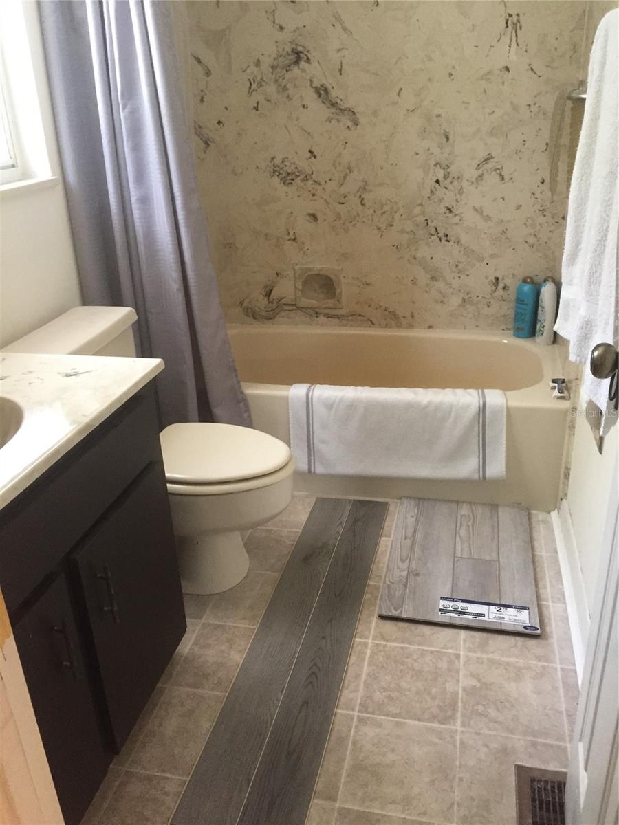 2533 W LAKE DR, DELAND, FL, 32724