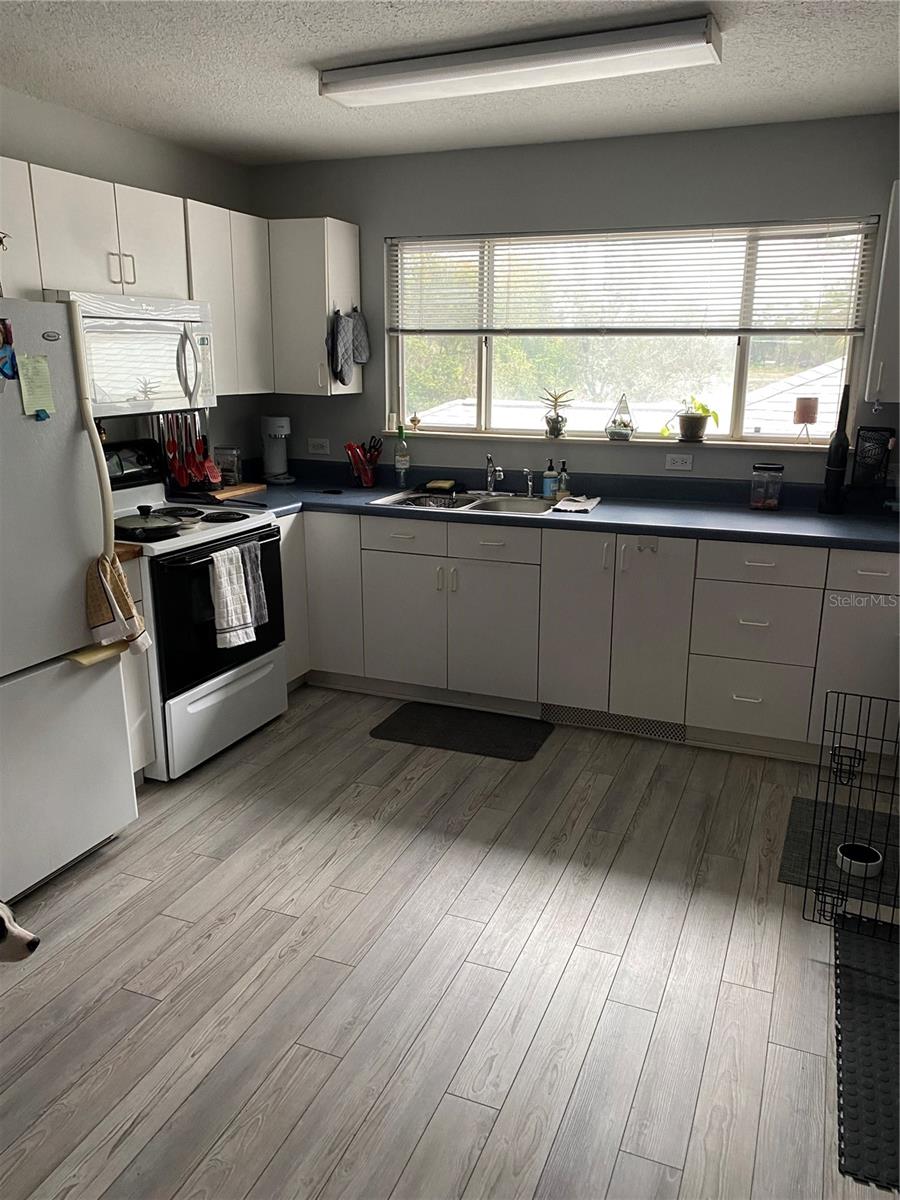 2533 W LAKE DR, DELAND, FL, 32724