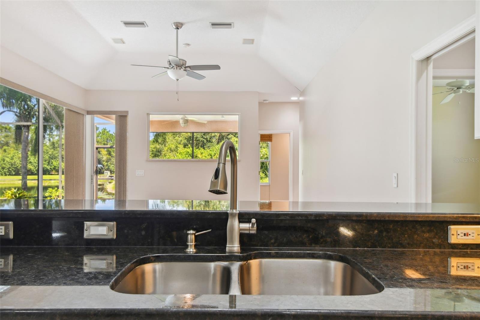 6815 HONEYSUCKLE TRL, LAKEWOOD RANCH, FL, 34202