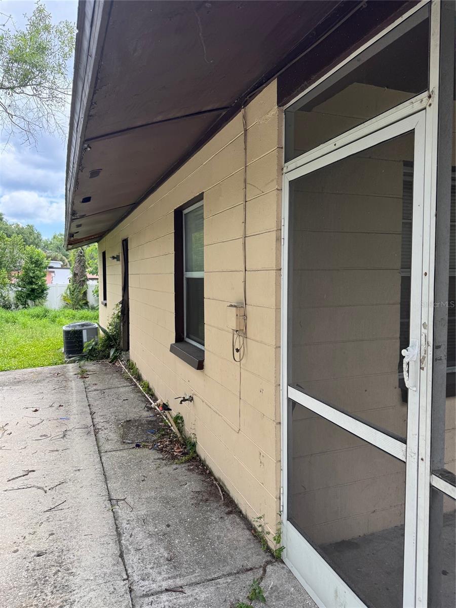 8609 N 13TH ST, TAMPA, FL, 33604