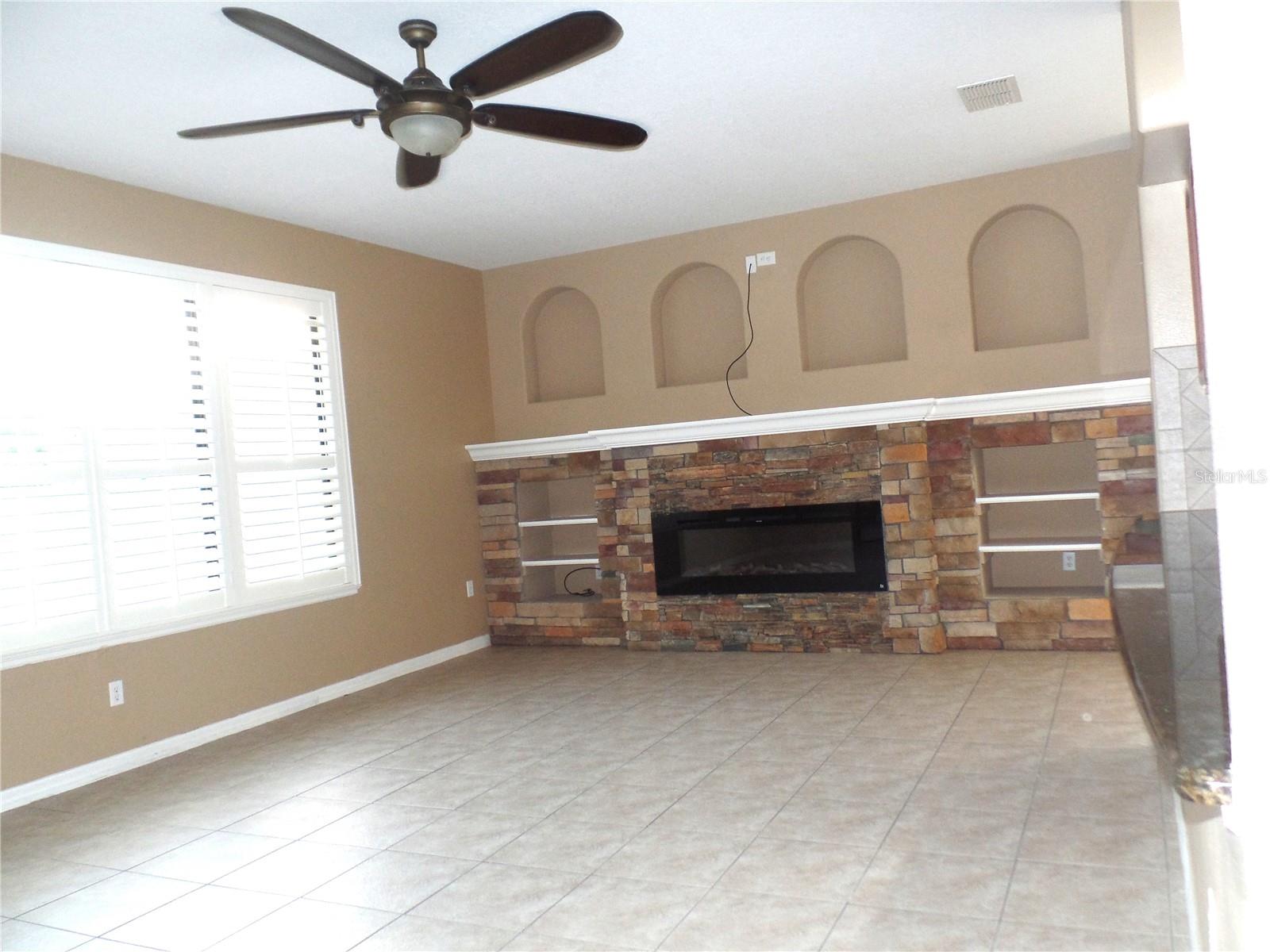 3240 PINEAPPLE ISLE DR, KISSIMMEE, FL, 34746