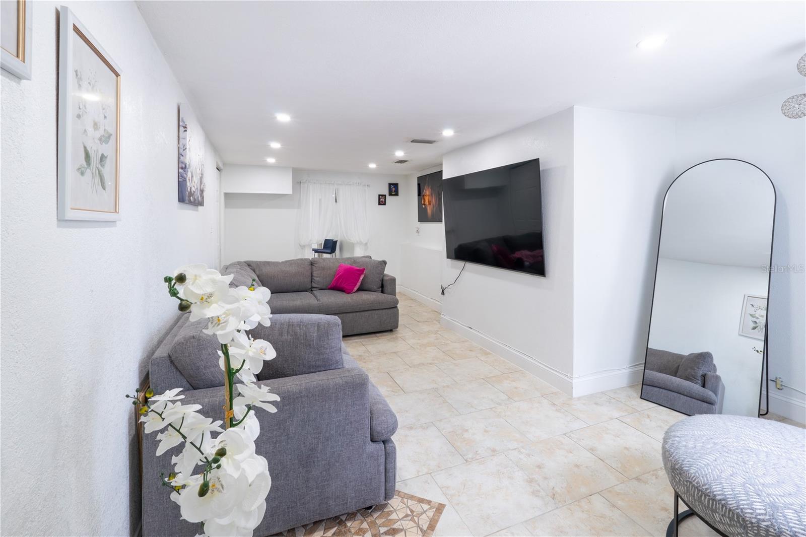 8819 W BROAD ST, TAMPA, FL, 33615