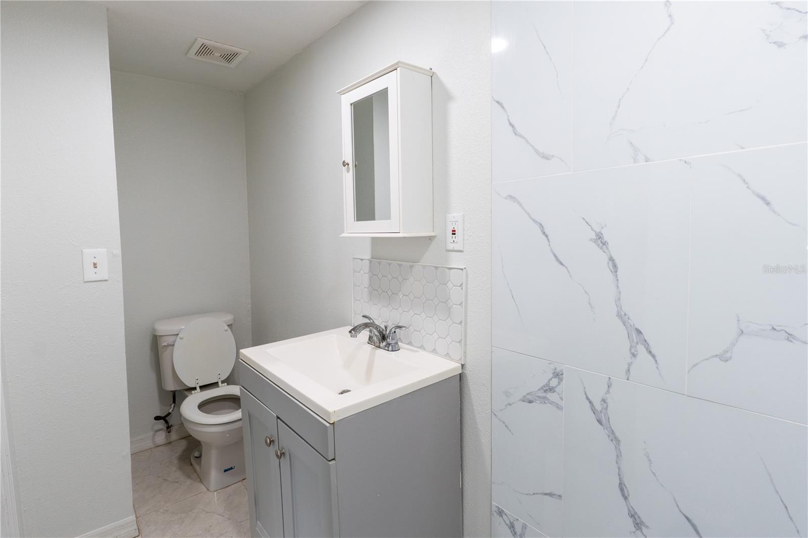 8819 W BROAD ST, TAMPA, FL, 33615
