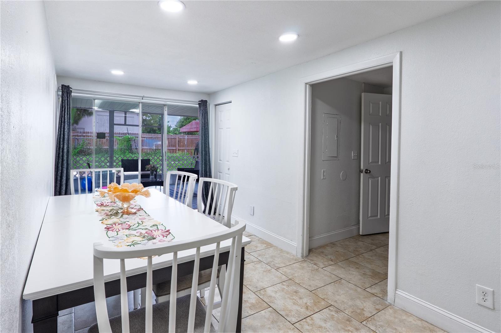 8819 W BROAD ST, TAMPA, FL, 33615