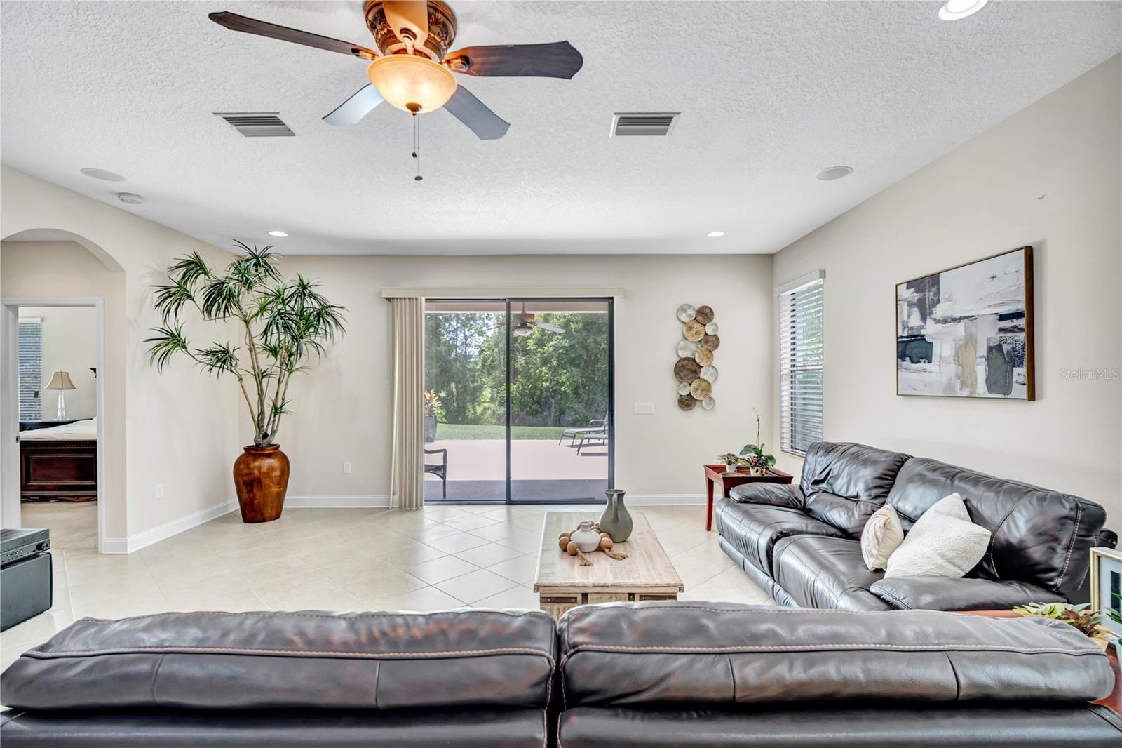 8013 HAMPTON GLEN DR, TAMPA, FL, 33647