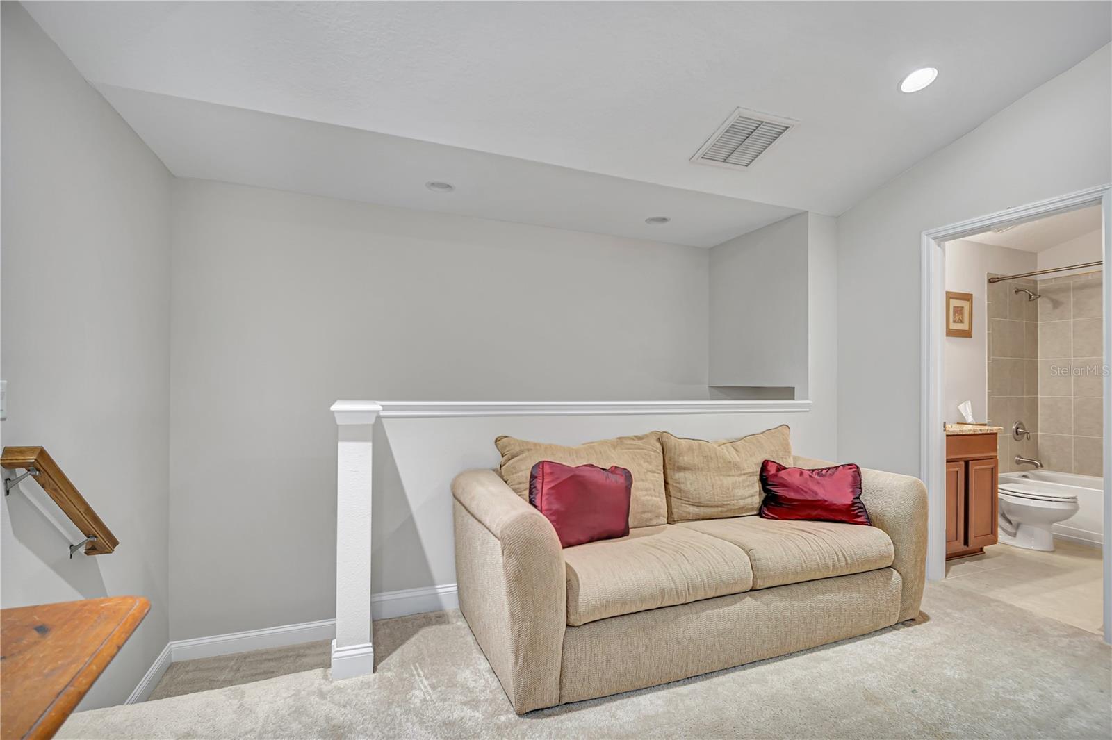 8013 HAMPTON GLEN DR, TAMPA, FL, 33647