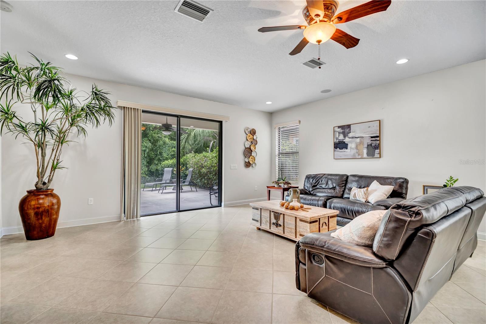 8013 HAMPTON GLEN DR, TAMPA, FL, 33647