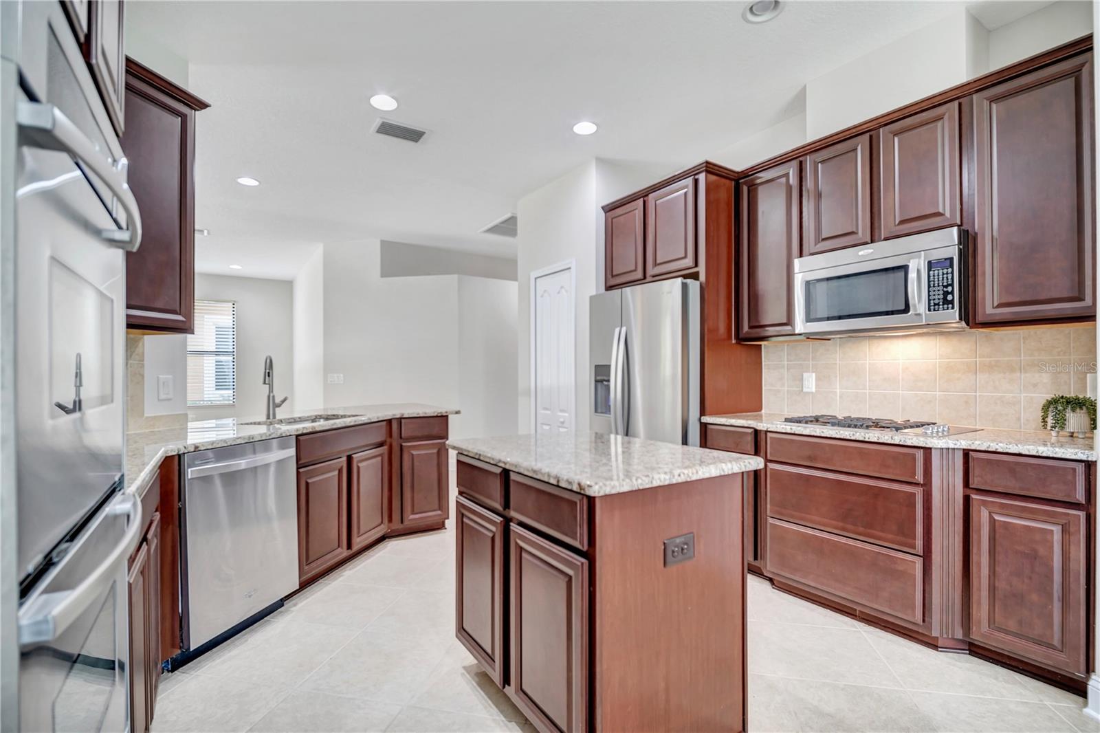 8013 HAMPTON GLEN DR, TAMPA, FL, 33647