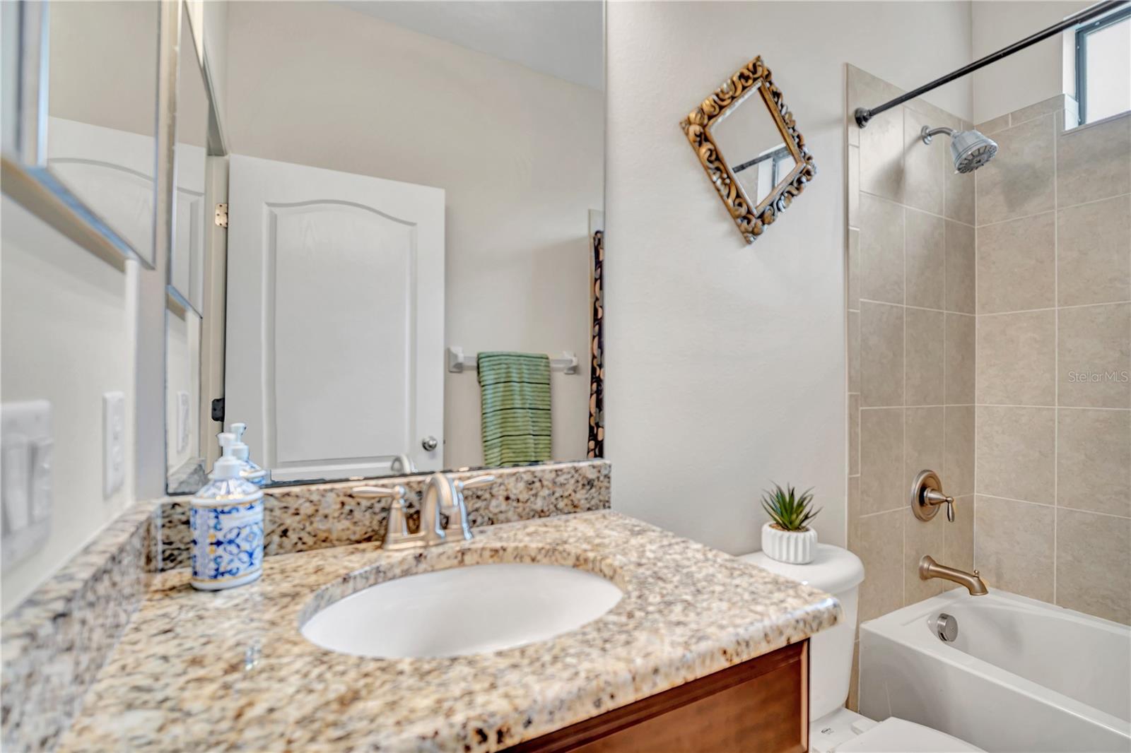 8013 HAMPTON GLEN DR, TAMPA, FL, 33647