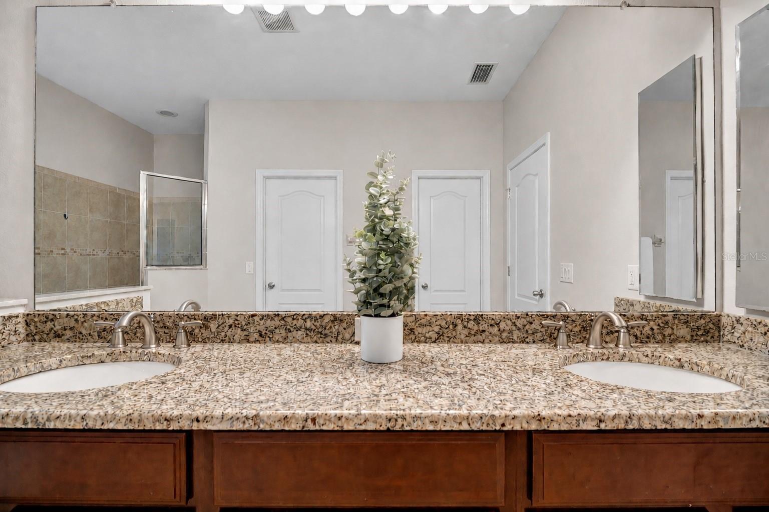 8013 HAMPTON GLEN DR, TAMPA, FL, 33647