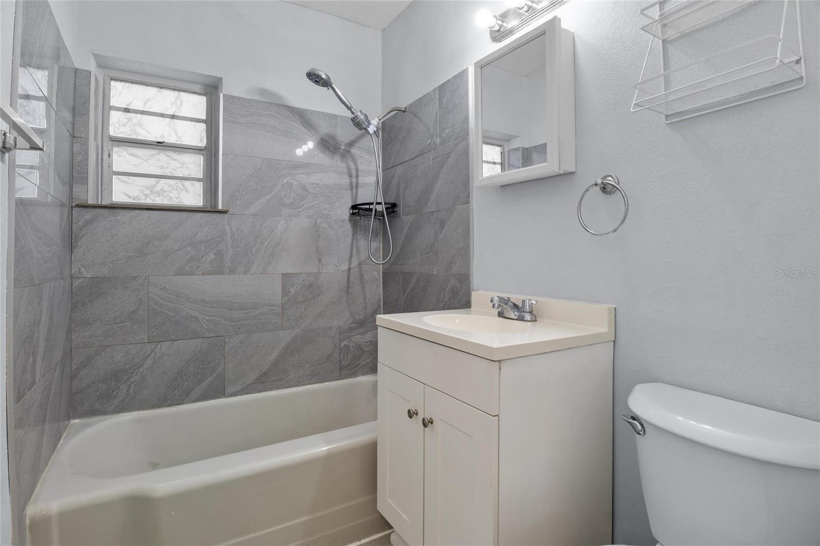 205 W MAPLE ST, DAVENPORT, FL, 33837