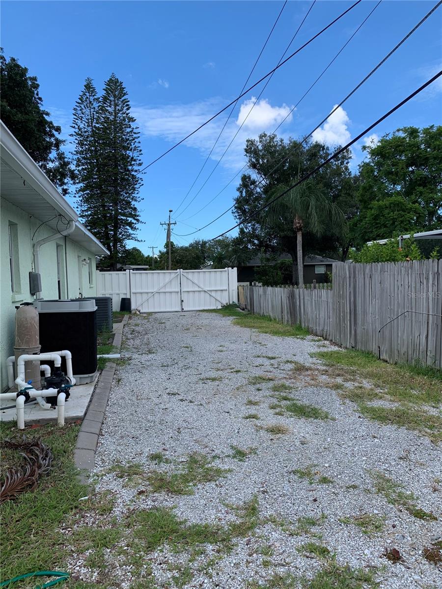 1901 39TH ST W, BRADENTON, FL, 34205