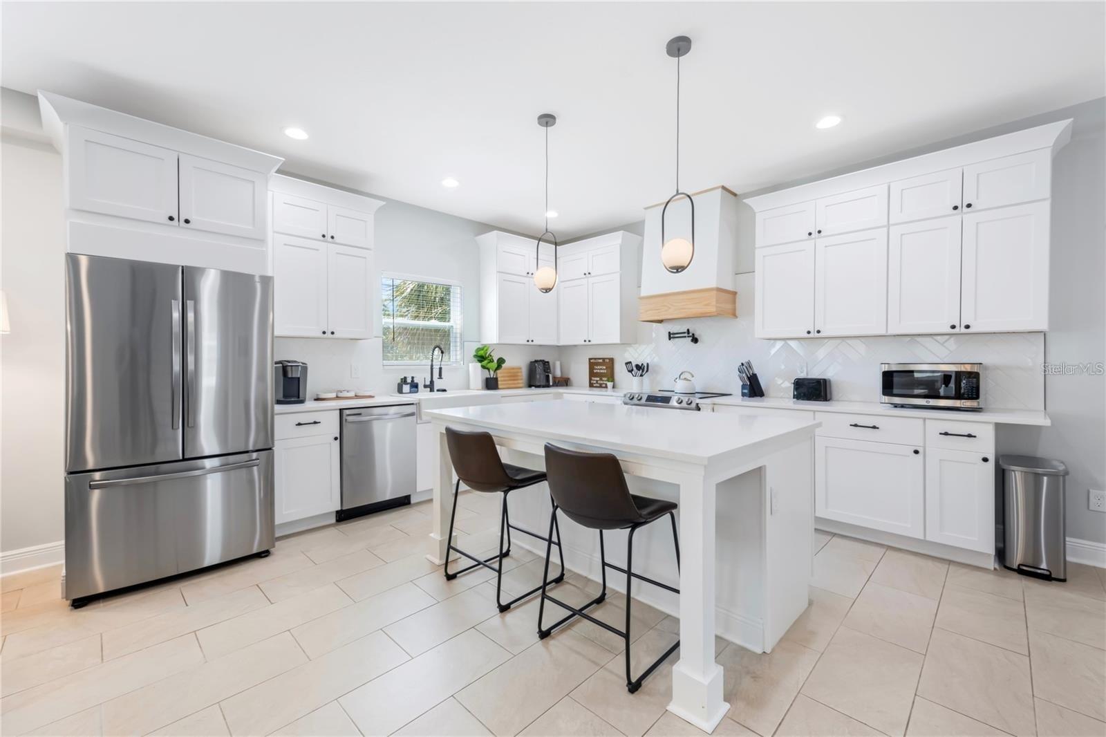 707 N DISSTON AVE, TARPON SPRINGS, FL, 34689