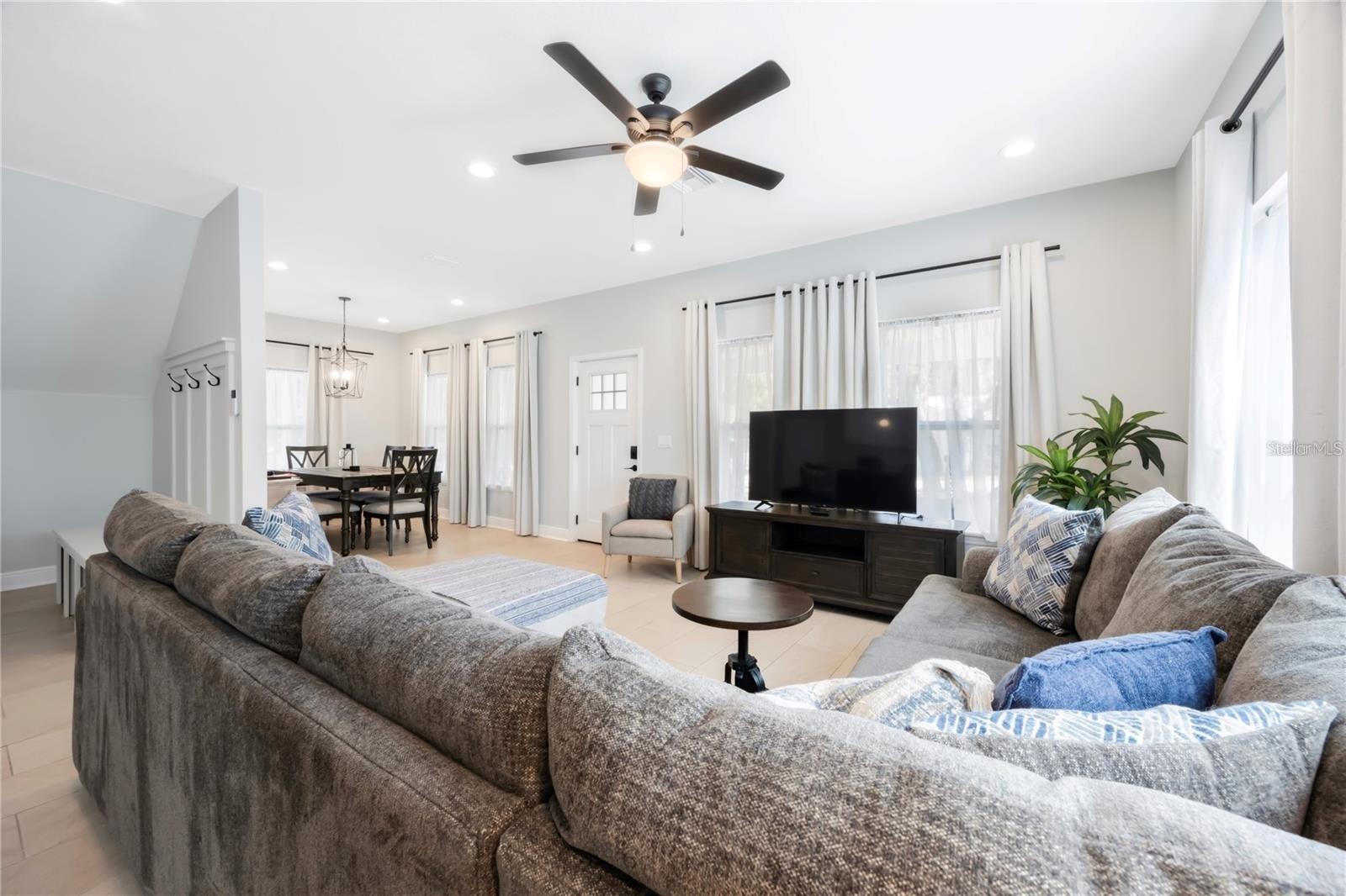 707 N DISSTON AVE, TARPON SPRINGS, FL, 34689