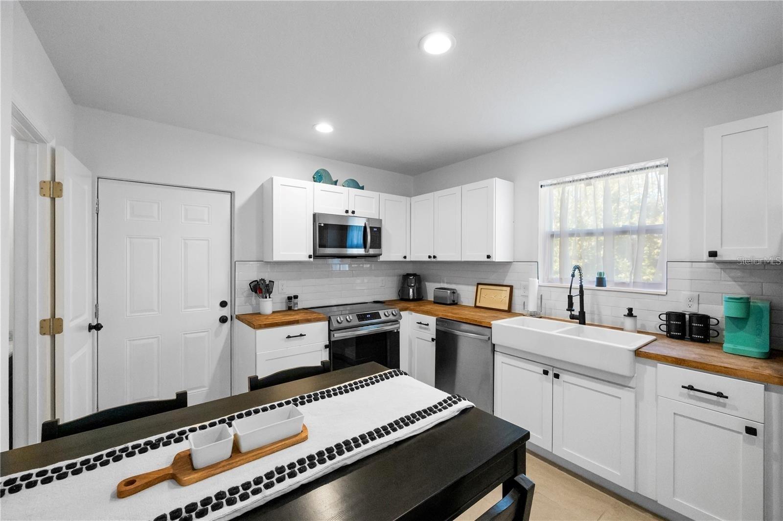 707 N DISSTON AVE, TARPON SPRINGS, FL, 34689