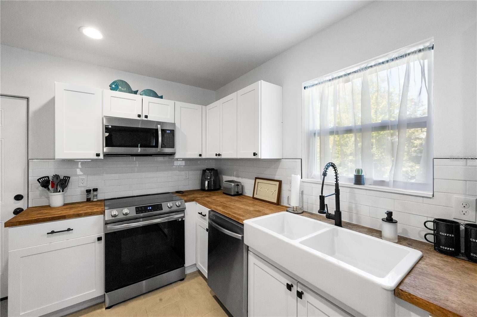 707 N DISSTON AVE, TARPON SPRINGS, FL, 34689