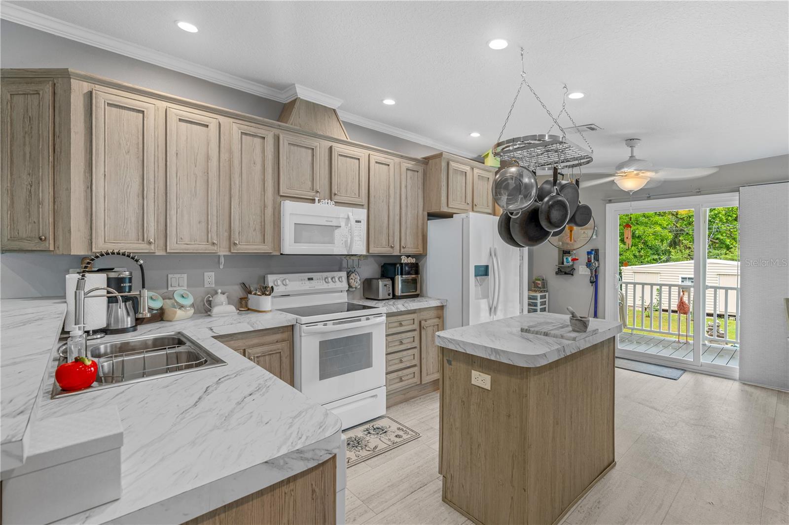 398 WARD DR, OAK HILL, FL, 32759