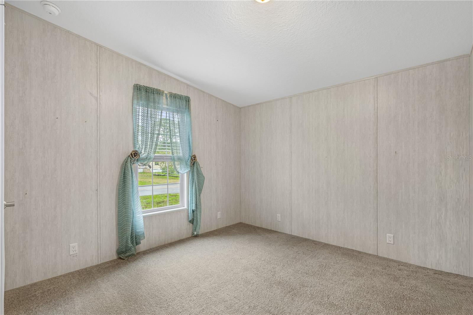 398 WARD DR, OAK HILL, FL, 32759