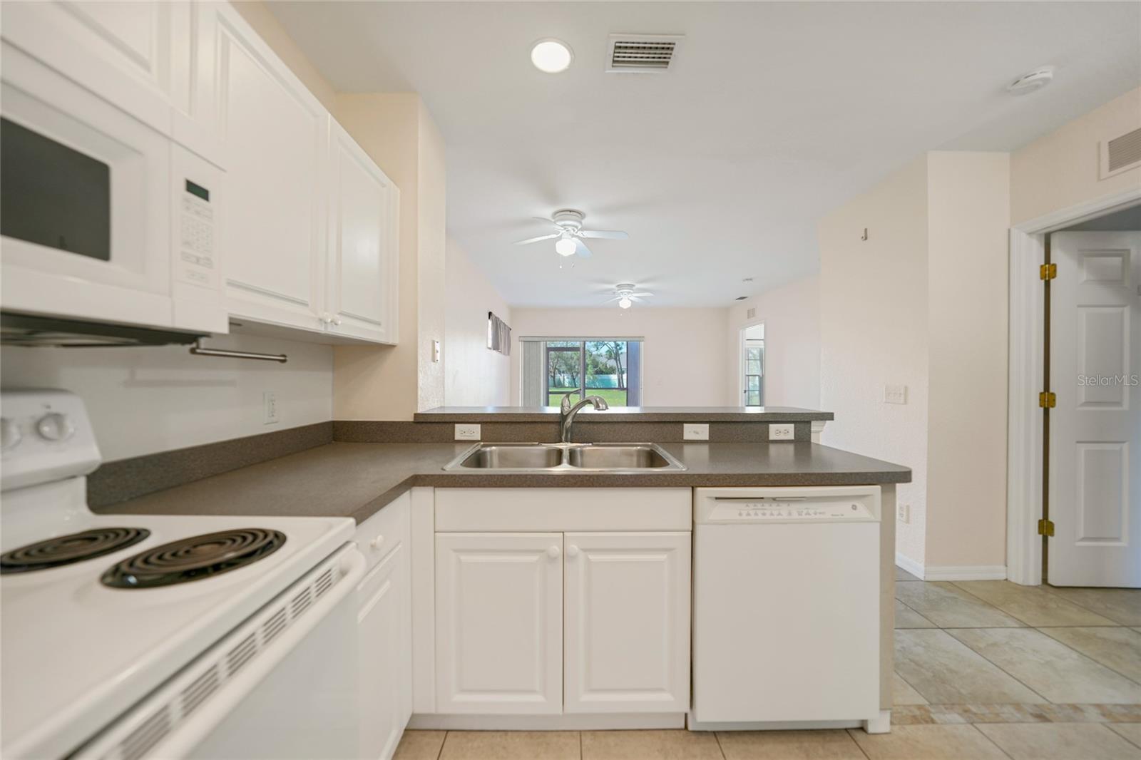2061 WILLOW HAMMOCK CIR #105, PUNTA GORDA, FL, 33983